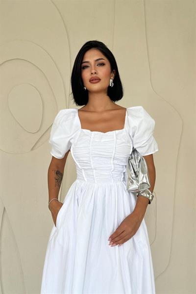 Beyaz Arkası Gipe Detaylı Elbise