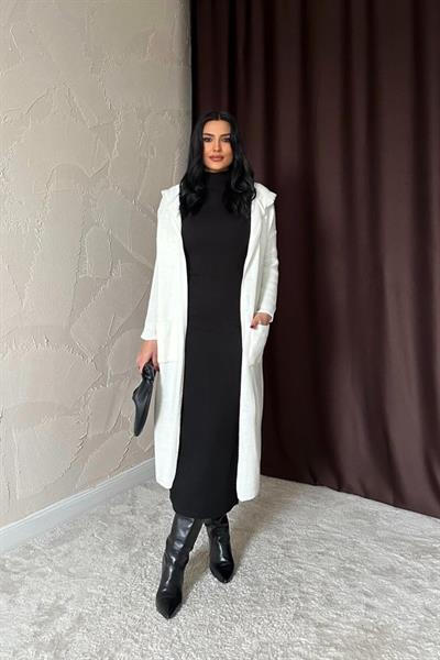 Beyaz Arkası Yazılı Hırka