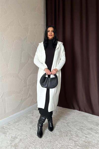 Beyaz Arkası Yazılı Hırka