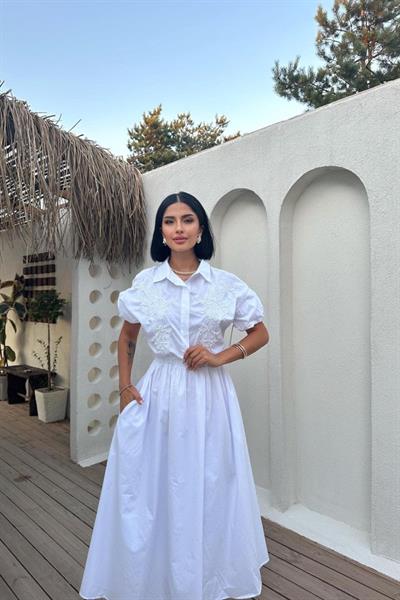 Beyaz Nakışlı İşlemeli Elbise