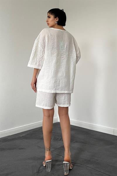 Beyaz Şort Ve Üst Takım