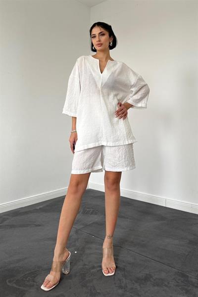 Beyaz Şort Ve Üst Takım