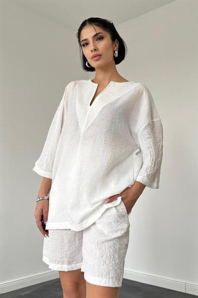 Beyaz Şort Ve Üst Takım