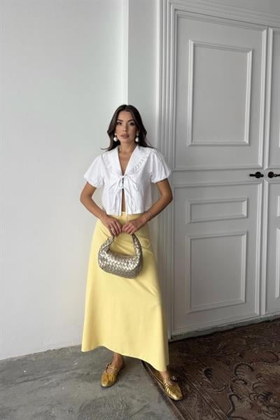 Beyaz Yakası Dantelli Gömlek