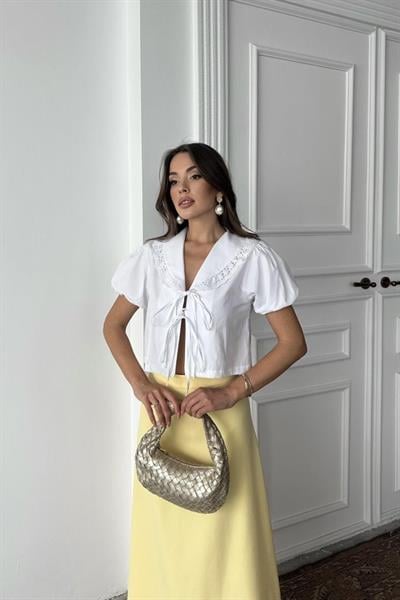 Beyaz Yakası Dantelli Gömlek