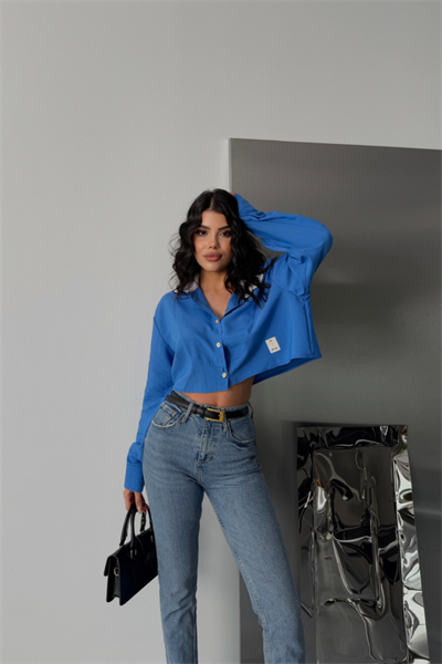 CROP GÖMLEK BEYAZ YAKA VE ETİKET DETAYLI - Mavi