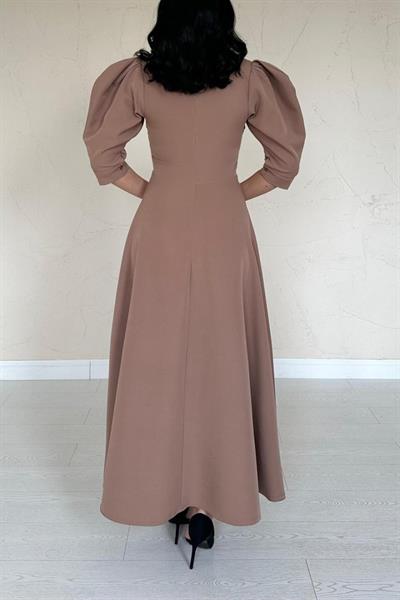 Camel Ön Dekolteli Fiyonk Garnili Uzun Elbise