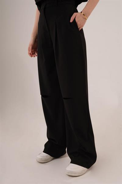 Cepli Düğmeli Bluz Ve Diz Detaylı Pantolon Siyah İkili Takım