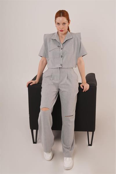 Cepli Düğmeli Bluz Ve Diz Detaylı Pantolon Gri İkili Takım