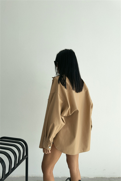 DÜĞMELİ DERİ GÖMLEK BOYFRİEND - Bej