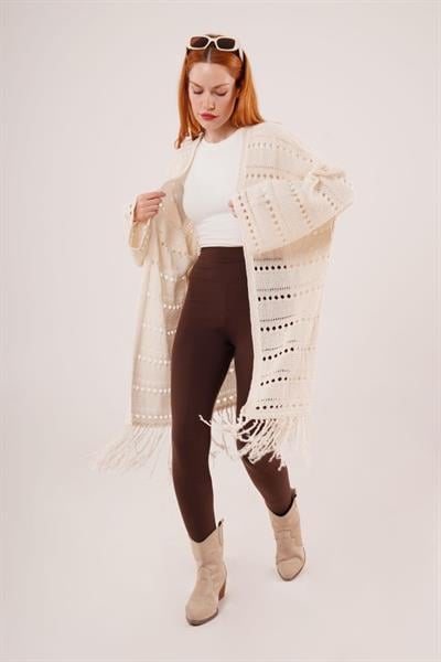 Delikli Geçişli Püskül Detay Uzun Triko Krem Hırka