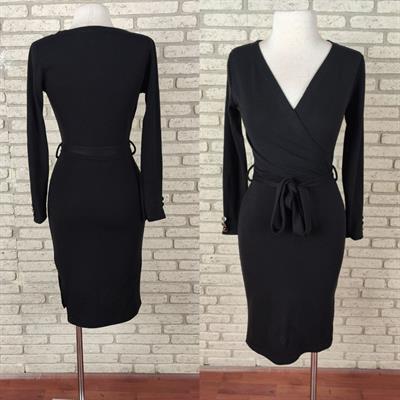 Düğme Detay Kuşaklı Yırtmaçlı Kruvaze Yaka Elbise