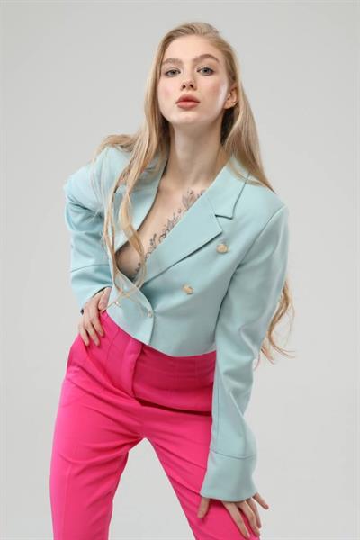 Düğmeli̇ Crop Ceket