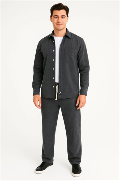 Erkek Kadife Oversize Takım – Gömlek Ve Pantolon İkili Set Füme Corduroy Şıklığı, Rahat Ve Zarif Duruş Yumuşak Dokulu Kadife Kumaş, Düğmeli Gömlek Üst Ve Lastikli Pantolon Alt Parça Ile Gün Boyu Konfor- Füme