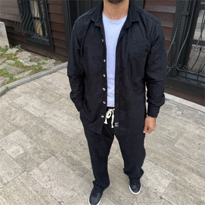 Erkek Kadife Oversize Takım – Gömlek Ve Pantolon İkili Set Füme Corduroy Şıklığı, Rahat Ve Zarif Duruş Yumuşak Dokulu Kadife Kumaş, Düğmeli Gömlek Üst Ve Lastikli Pantolon Alt Parça Ile Gün Boyu Konfor- Siyah