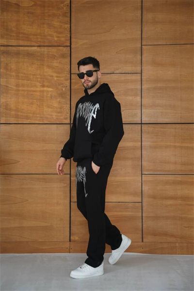 Erkek Premium Taş Baskılı Eşofman Takım Revenge Model (Siyah) Kapüşonlu Üst + Taşlı Baskılı Alt Modern Streetwear Tarzı Oversize Rahat Kalıp 3 Iplik Pamuklu - Siyah