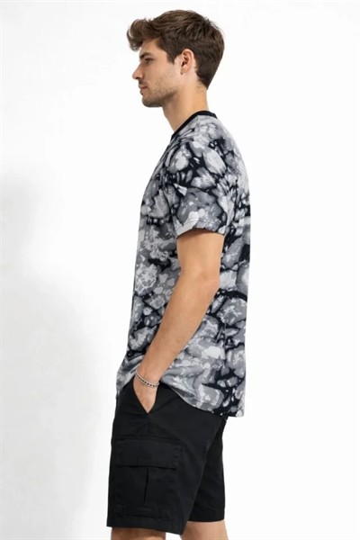 Erkek Siyah Gri Taş Desenli Tişört – Regular Fit, Bisiklet Yaka, Dijital Baskılı Modern Tasarım T-Shirt - Siyah