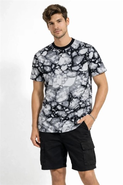 Erkek Siyah Gri Taş Desenli Tişört – Regular Fit, Bisiklet Yaka, Dijital Baskılı Modern Tasarım T-Shirt - Siyah