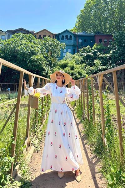 Fuşya Lale Desenli Brode Elbise