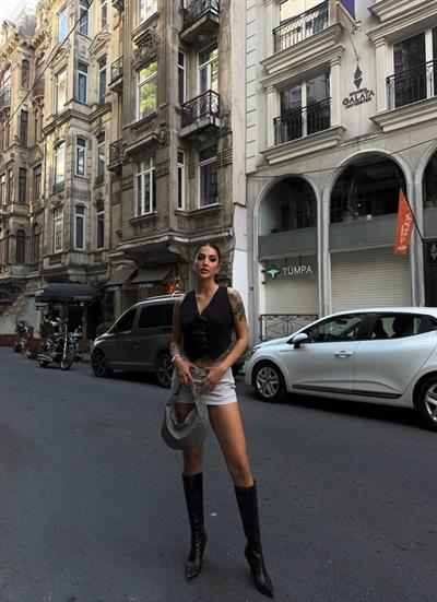 GÜL DETAYLI YELEK - Siyah