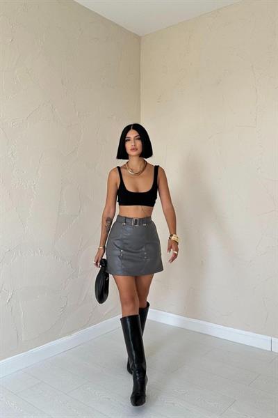 Gri Kemerli Mini Deri Etek