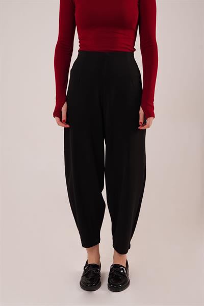 Havuç Kesim Siyah Pantolon