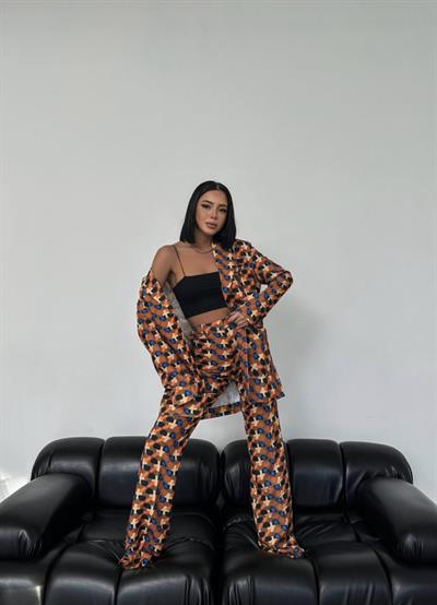 İki̇ Düğmeli̇ Desenli̇ Di̇ji̇tal Ceket