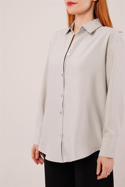 İnce Çizgi Detaylı Gri Gömlek