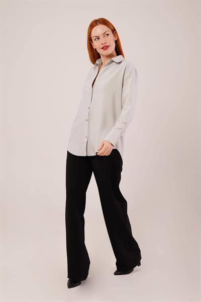 İnce Çizgi Detaylı Gri Gömlek