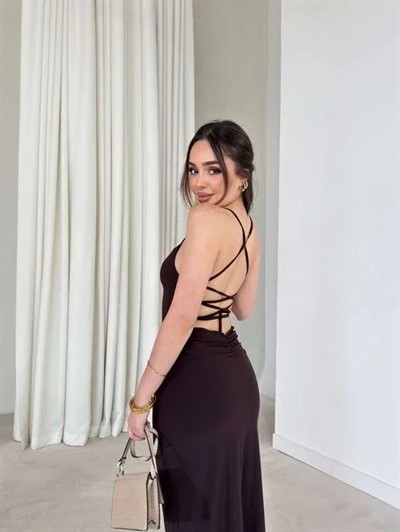 İp Askılı Sırt Dekolteli Bağlama Detaylı Yırtmaçlı Midi Elbise - Kahverengi