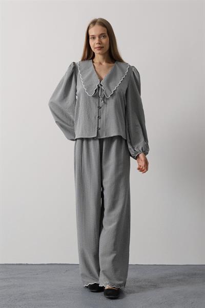 İşlemeli Bebe Yakalı Pantolon Takım - Siyah