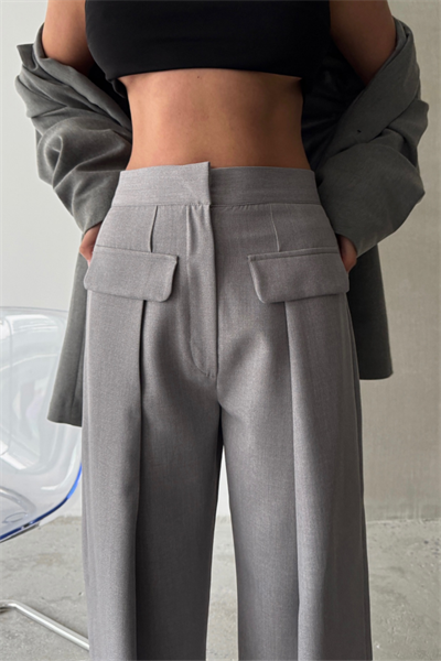 KAPALI GENİŞ PİLE CEP KAPAK DETAYLI PANTOLON - Gri