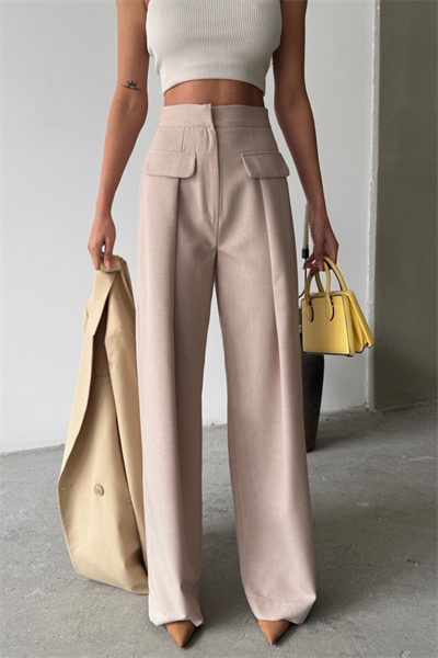 KAPALI GENİŞ PİLE CEP KAPAK DETAYLI PANTOLON - Bej