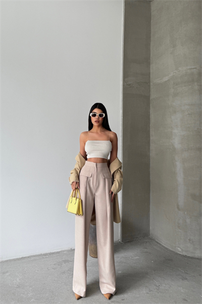 KAPALI GENİŞ PİLE CEP KAPAK DETAYLI PANTOLON - Bej