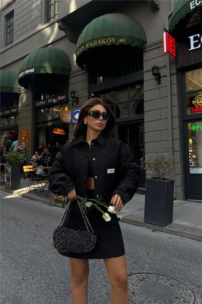 KAPİTONE CROP CEKET - ETEK TAKIM ARMA DETAYLI - Siyah