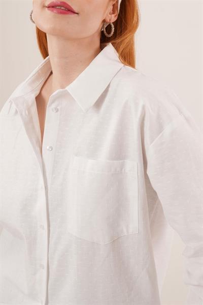 Kabartma Desenli Tek Cepli Düğmeli Beyaz Gömlek