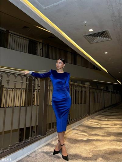 Kadın Bisiklet Yaka Vatkalı Manşet Detay Kadife Kumaş Midi Boy Elbise