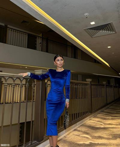 Kadın Bisiklet Yaka Vatkalı Manşet Detay Kadife Kumaş Midi Boy Elbise