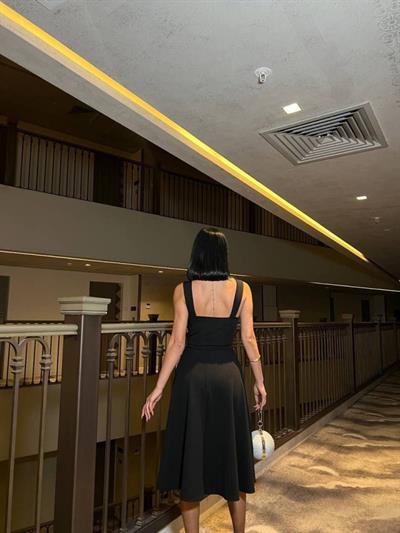 Kadın Dalgıç Krep Kumaş Kalp Yaka Askılı Midi Boy Elbise