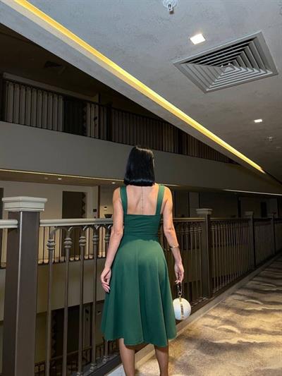 Kadın Dalgıç Krep Kumaş Kalp Yaka Askılı Midi Boy Elbise