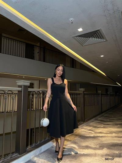 Kadın Dalgıç Krep Kumaş Kalp Yaka Askılı Midi Boy Elbise