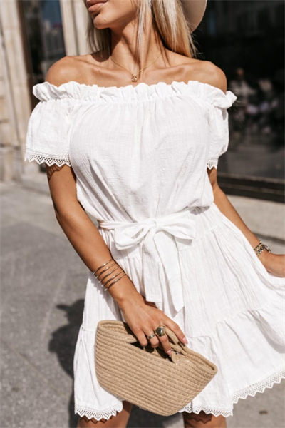 Kadın Dantel Detaylı Madonna Yaka Beli Kuşaklı Keten Kumaş Elbise