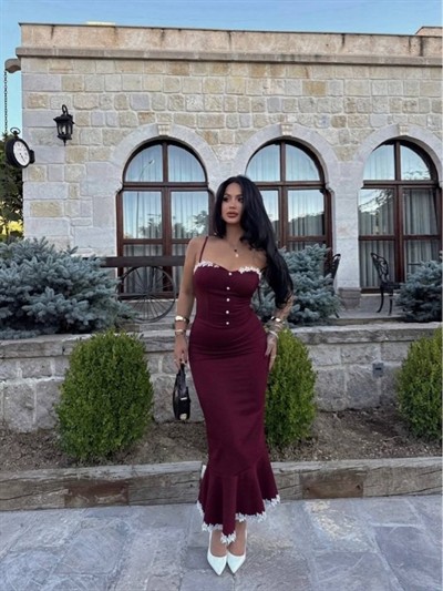 Kadın Güpür Dantel Detaylı Gizli Fermuarlı Midi Boy Elbise