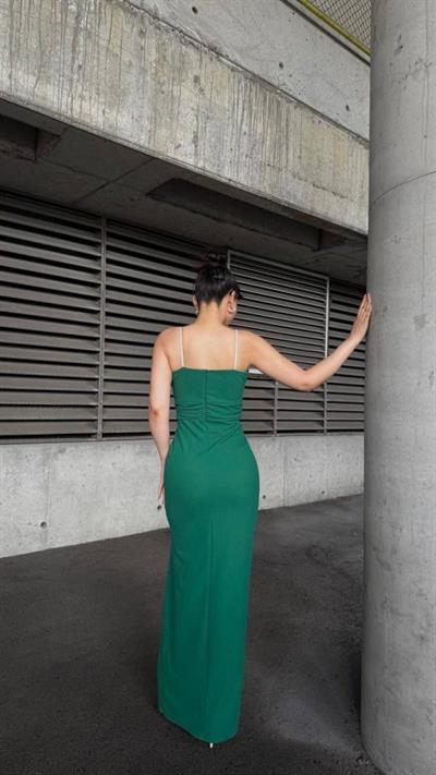 Kadın Ip Askılı Gipe Detay Maxi Boy Yırmaçlı Elbise