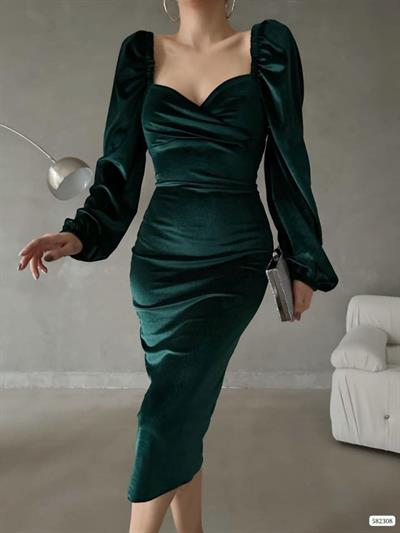 Kadın Kadife Kumaş Kalp Yaka Yırtmaç Detaylı Midi Boy Elbise