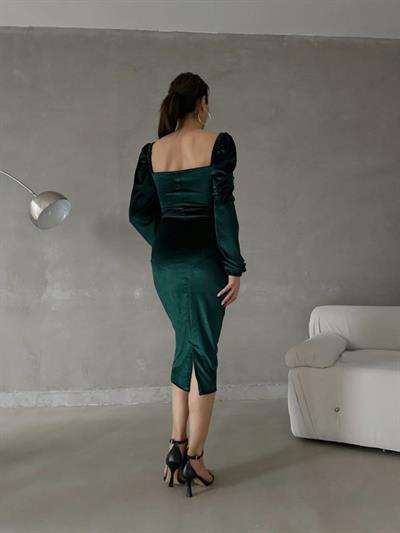 Kadın Kadife Kumaş Kalp Yaka Yırtmaç Detaylı Midi Boy Elbise