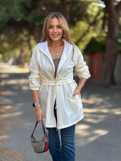 Kadın Kapüşon Ve Büzgü Detay Yağmurluk