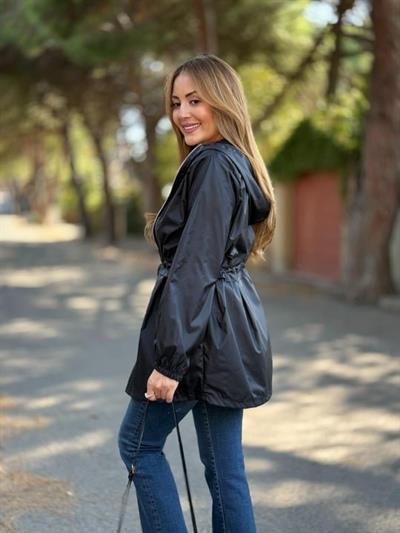 Kadın Kapüşon Ve Büzgü Detay Yağmurluk