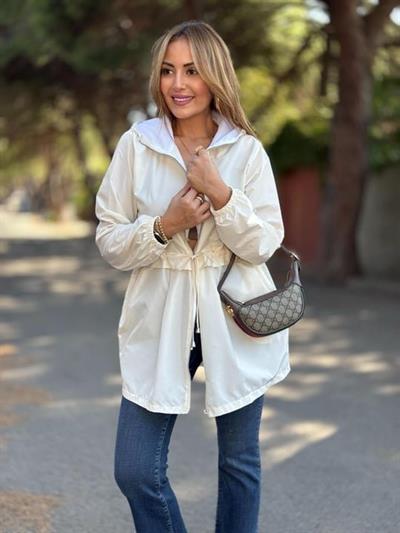 Kadın Kapüşon Ve Büzgü Detay Yağmurluk