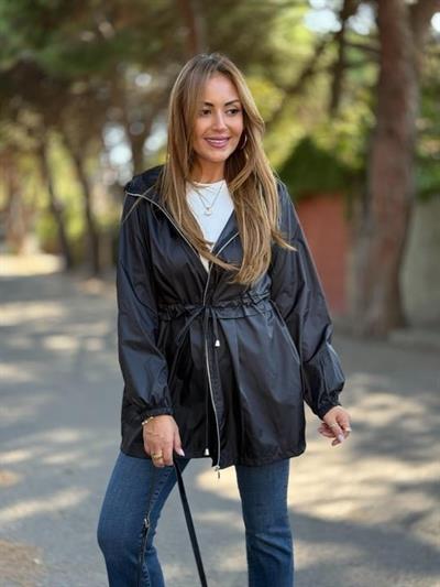 Kadın Kapüşon Ve Büzgü Detay Yağmurluk